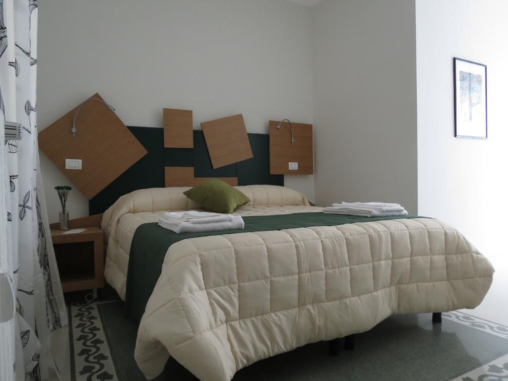 Adriano Augusto Bed & Breakfast Rome Room photo