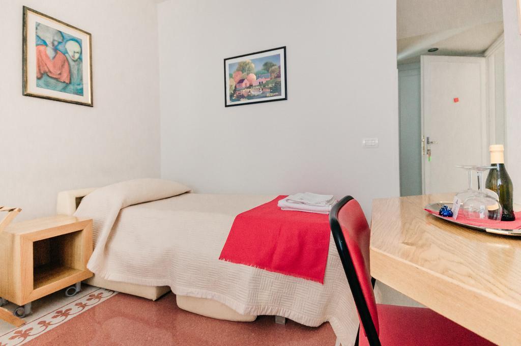Adriano Augusto Bed & Breakfast Rome Room photo