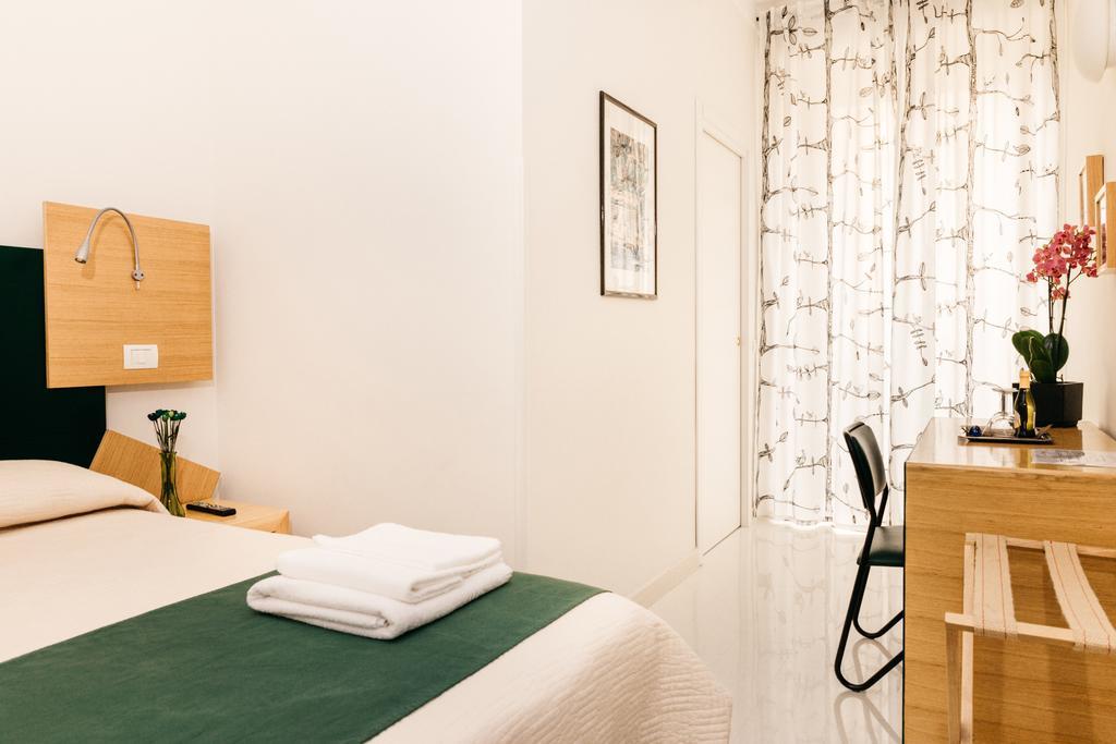 Adriano Augusto Bed & Breakfast Rome Room photo
